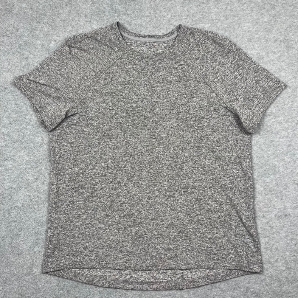Lululemon T-Shirt Mens Medium Gray Swiftly Tech Short Sleeve Heathered Athletic